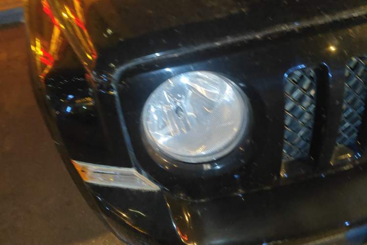 Used Jeep Patriot 2014 2.4L Luxury Navigation Edition Right Front Headlight