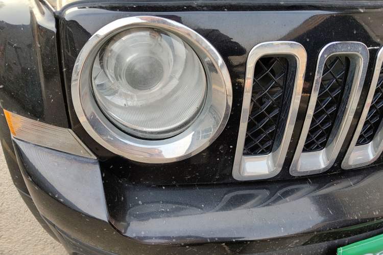 Used Jeep Patriot 2014 2.4L Luxury Navigation Edition Right Front Headlight