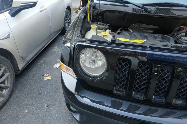 Used Jeep Patriot 2014 2.4L Luxury Navigation Edition Right Front Headlight