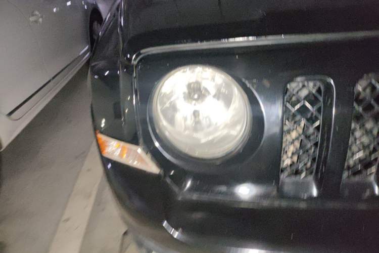 Used Jeep Patriot 2014 2.4L Luxury Navigation Edition Right Front Headlight