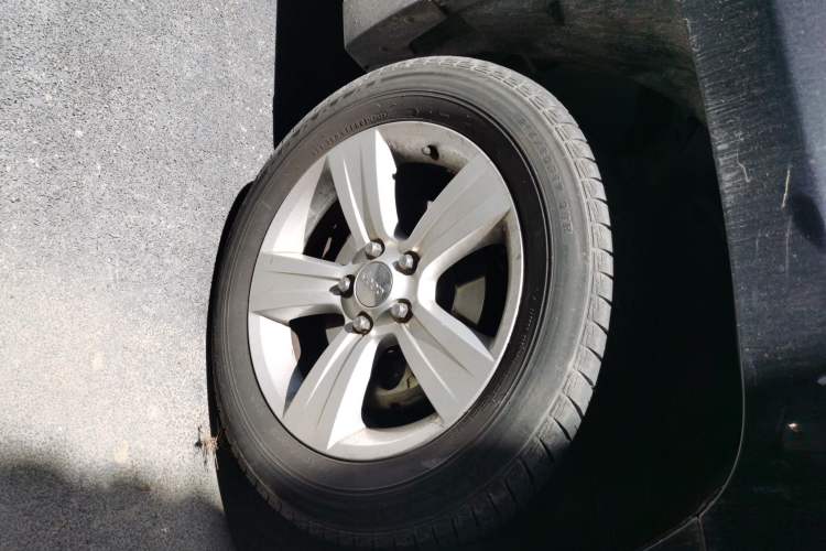 Used Jeep Patriot 2014 2.0L Sport Enhanced Edition Right Front Wheel Hub