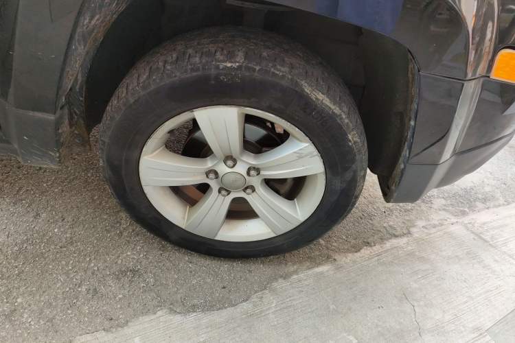 Used Jeep Patriot 2014 2.4L Sport Edition Right Front Wheel Hub