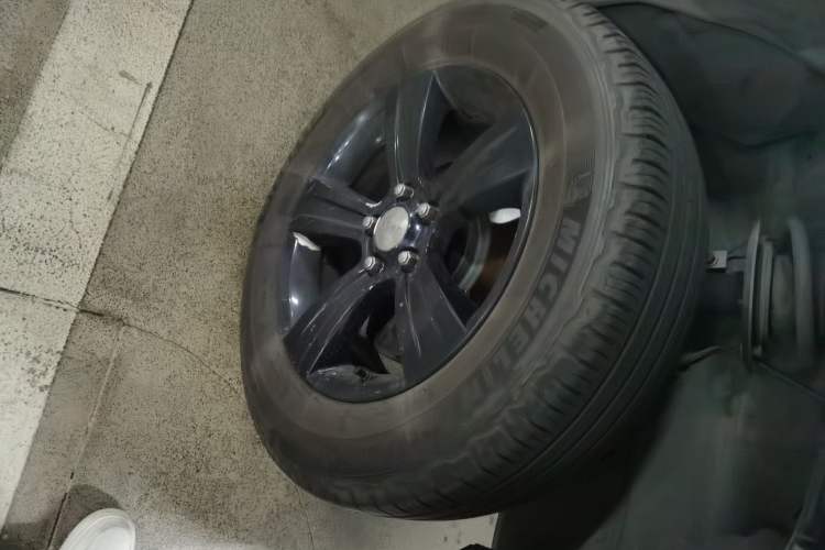 Used Jeep Patriot 2014 2.4L Sport Edition Right Front Wheel Hub