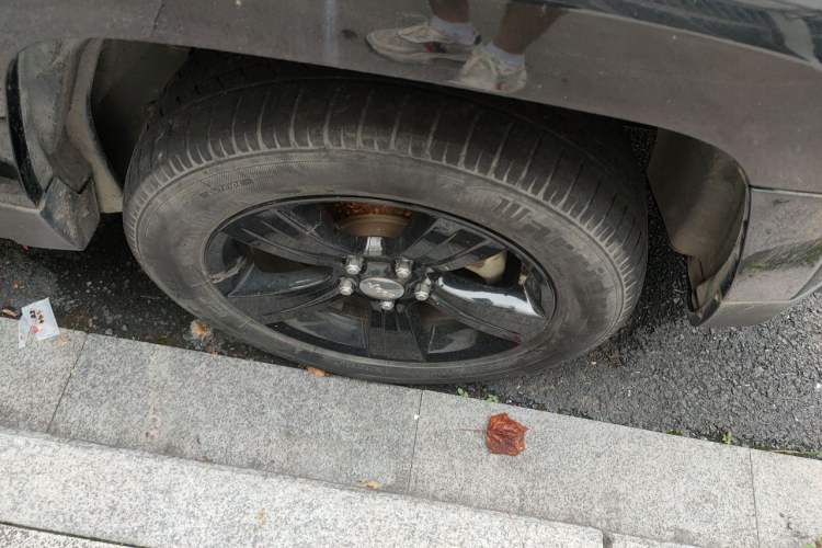 Used Jeep Patriot 2014 2.4L Sport Edition Right Front Wheel Hub