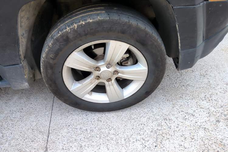 Used Jeep Patriot 2014 2.4L Sport Edition Right Front Wheel Hub