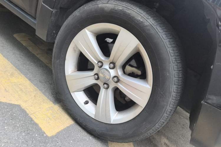 Used Jeep Patriot 2014 2.4L Sport Edition Right Front Wheel Hub