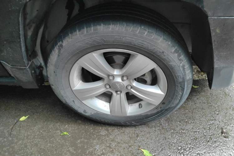 Used Jeep Patriot 2014 2.4L Sport Edition Right Front Wheel Hub