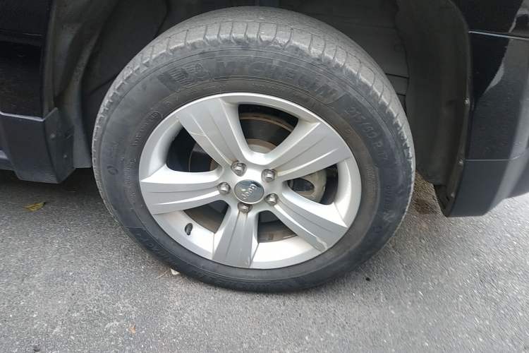 Used Jeep Patriot 2014 2.4L Luxury Navigation Edition Right Front Wheel Hub