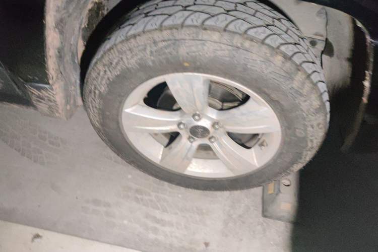 Used Jeep Patriot 2014 2.4L Luxury Navigation Edition Right Front Wheel Hub