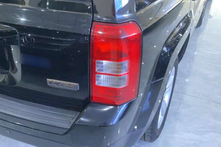 Used Jeep Patriot 2014 2.4L Sport Edition Right Rear Taillight