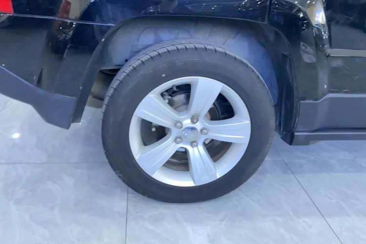 Used Jeep Patriot 2014 2.4L Sport Edition Right Rear Wheel Hub