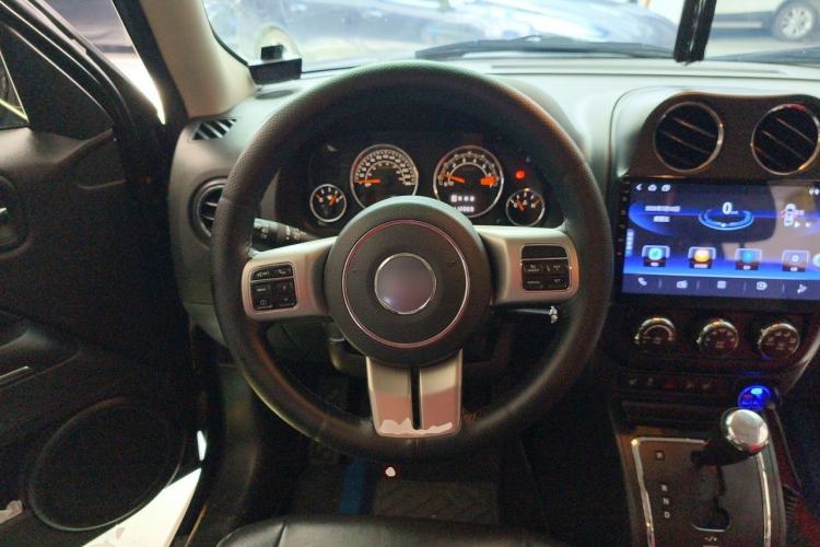 Used Jeep Patriot 2014 2.4L Luxury Navigation Edition Steering Wheel