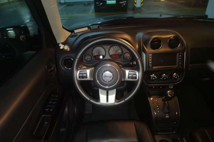 Used Jeep Patriot 2014 2.4L Sport Edition Steering Wheel