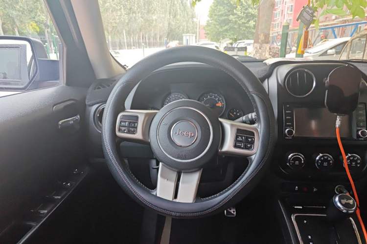 Used Jeep Patriot 2014 2.4L Sport Edition Steering Wheel