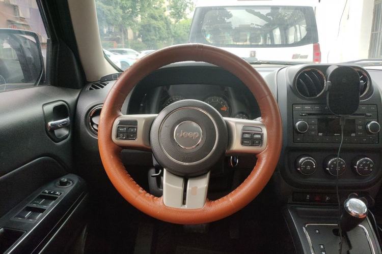 Used Jeep Patriot 2014 2.4L Sport Edition Steering Wheel
