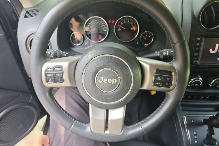 Used Jeep Patriot 2014 2.4L Luxury Navigation Edition Steering Wheel