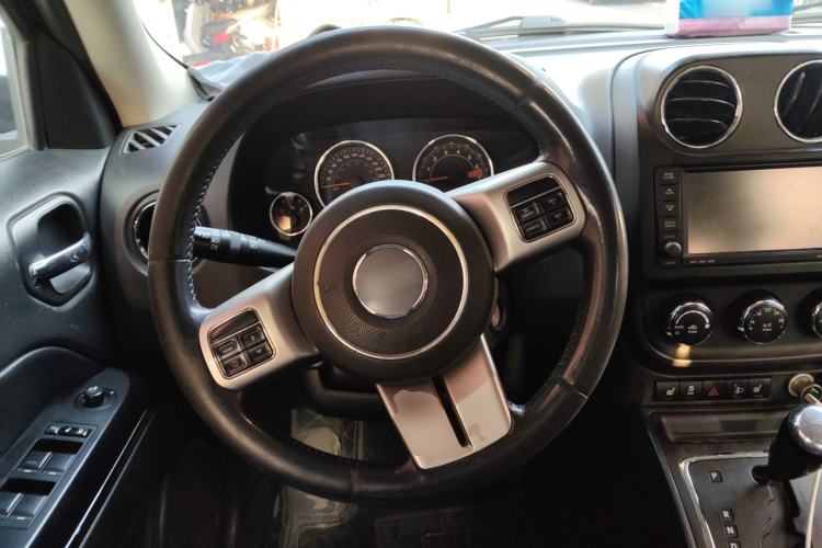 Used Jeep Patriot 2014 2.4L Luxury Navigation Edition Steering Wheel