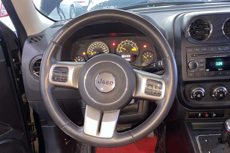 Used Jeep Patriot 2014 2.4L Sport Edition Steering Wheel