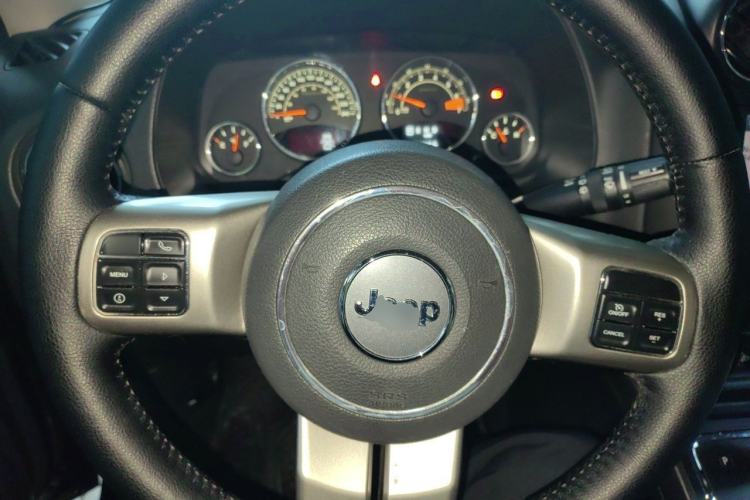 Used Jeep Patriot 2014 2.4L Luxury Navigation Edition Steering Wheel