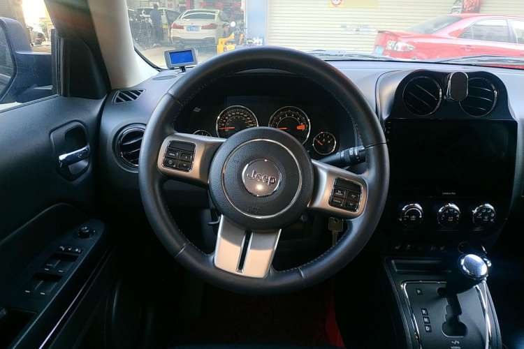 Used Jeep Patriot 2014 2.4L Luxury Navigation Edition Steering Wheel