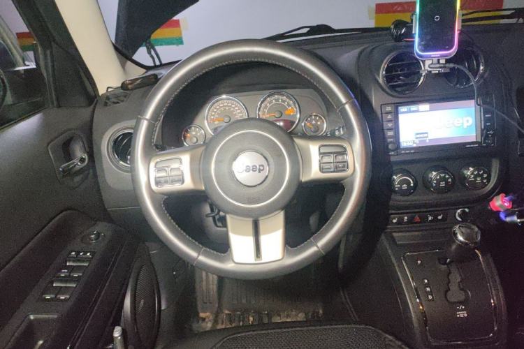 Used Jeep Patriot 2014 2.4L Luxury Navigation Edition Steering Wheel