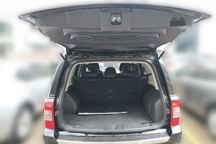 Used Jeep Patriot 2014 2.4L Luxury Navigation Edition Trunk