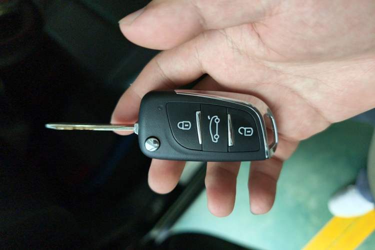 Used Jeep Patriot 2014 2.4L Luxury Navigation Edition Vehicle Key