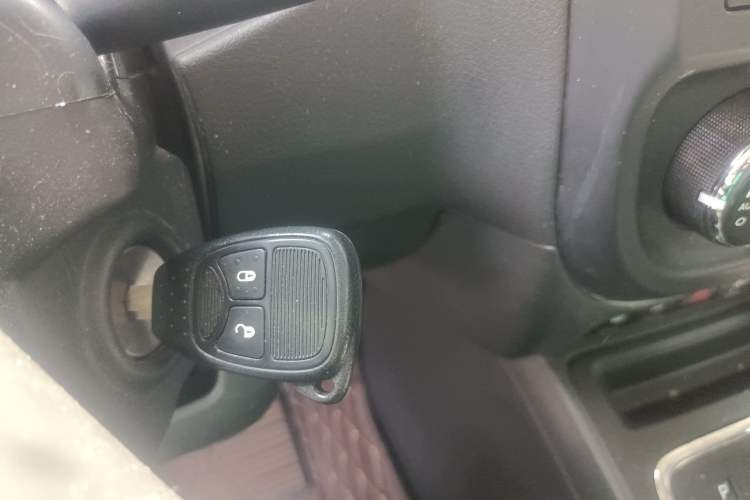 Used Jeep Patriot 2014 2.4L Luxury Navigation Edition Vehicle Key