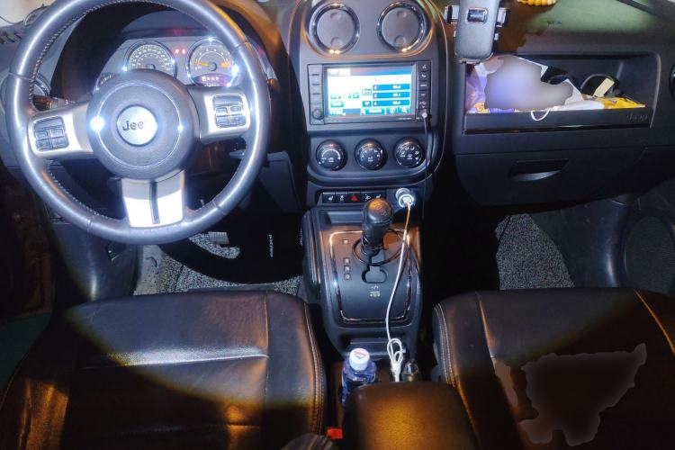 Used Jeep Patriot 2014 2.4L Luxury Navigation Edition Center Console