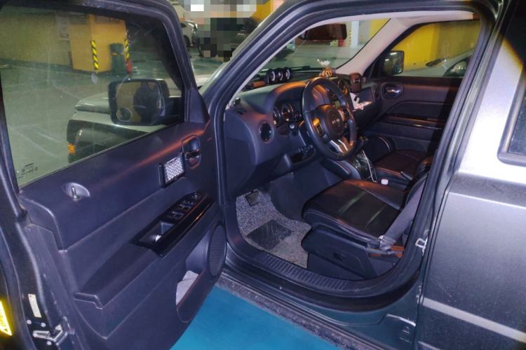 Used Jeep Patriot 2014 2.4L Luxury Navigation Edition Driver Seat