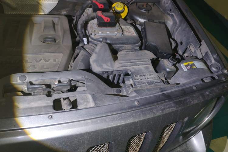 Used Jeep Patriot 2014 2.4L Luxury Navigation Edition Engine Bay Left
