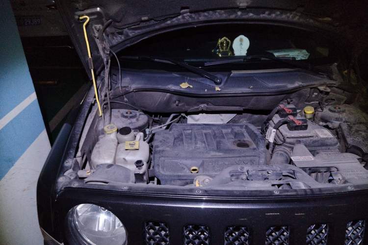 Used Jeep Patriot 2014 2.4L Sport Edition Engine Bay Right