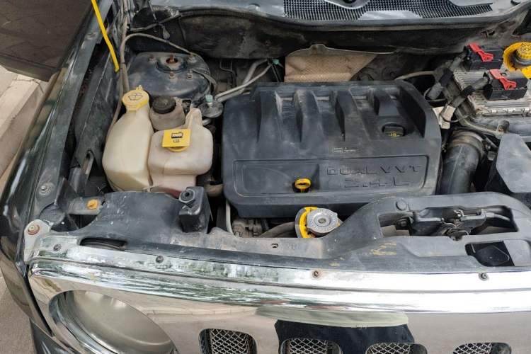 Used Jeep Patriot 2014 2.4L Sport Edition Engine Bay Right
