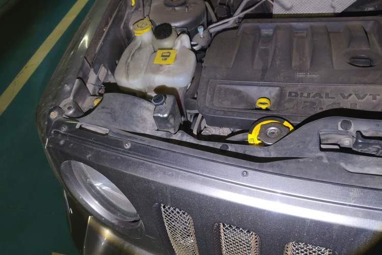 Used Jeep Patriot 2014 2.4L Luxury Navigation Edition Engine Bay Right
