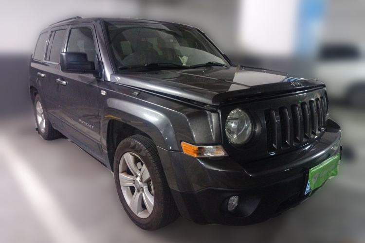 Used Jeep Patriot 2014 2.4L Sport Edition Front Right 45 Deg
