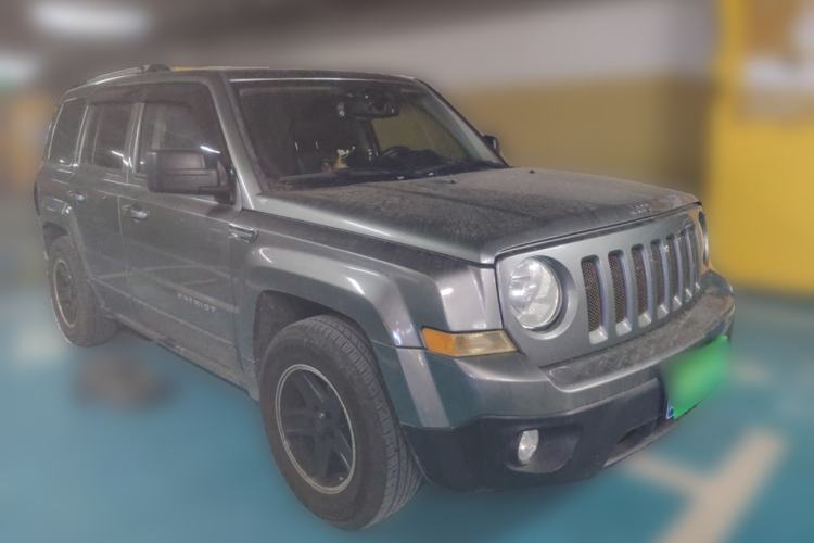 Used Jeep Patriot 2014 2.4L Luxury Navigation Edition Front Right 45 Deg