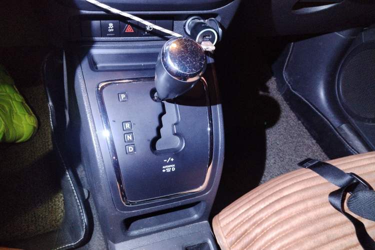 Used Jeep Patriot 2014 2.4L Sport Edition Gear Lever