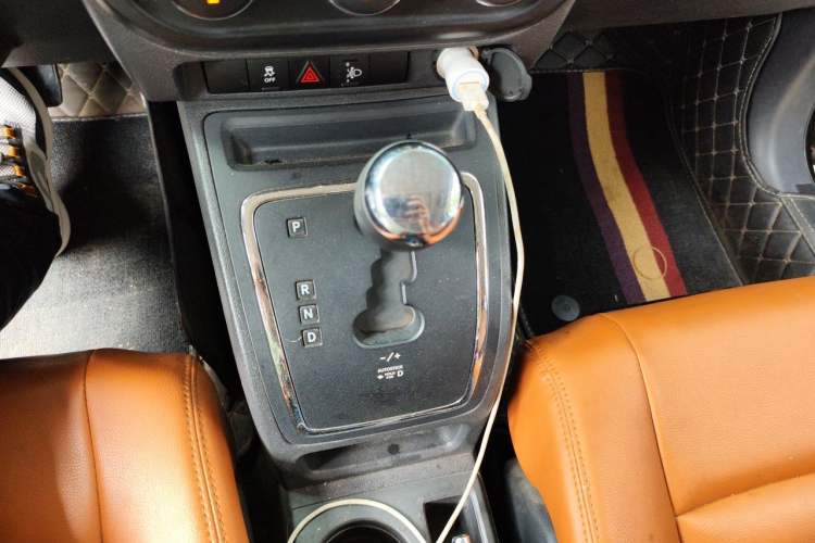 Used Jeep Patriot 2014 2.4L Sport Edition Gear Lever