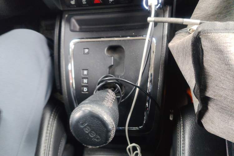 Used Jeep Patriot 2014 2.4L Luxury Navigation Edition Gear Lever