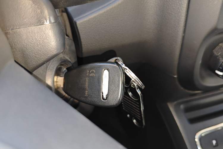 Used Jeep Patriot 2014 2.4L Luxury Navigation Edition Interior 1