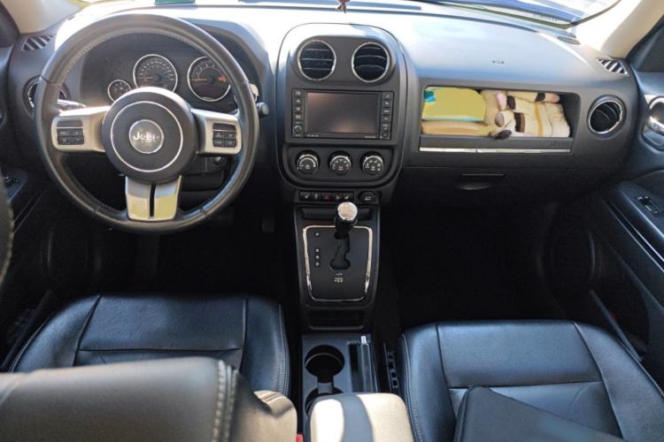 Used Jeep Patriot 2014 2.4L Luxury Navigation Edition Interior 2