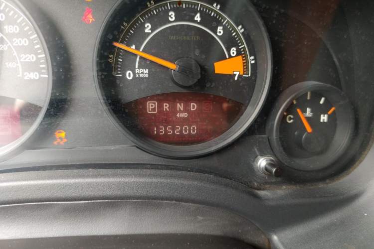 Used Jeep Patriot 2014 2.4L Sport Edition Odometer Close Up