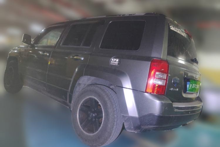 Used Jeep Patriot 2014 2.4L Luxury Navigation Edition Rear Left 45 Deg