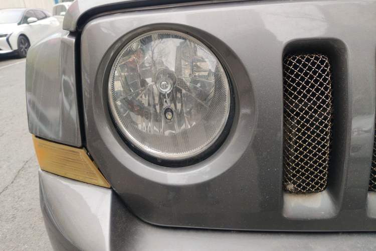 Used Jeep Patriot 2014 2.4L Luxury Navigation Edition Right Front Headlight