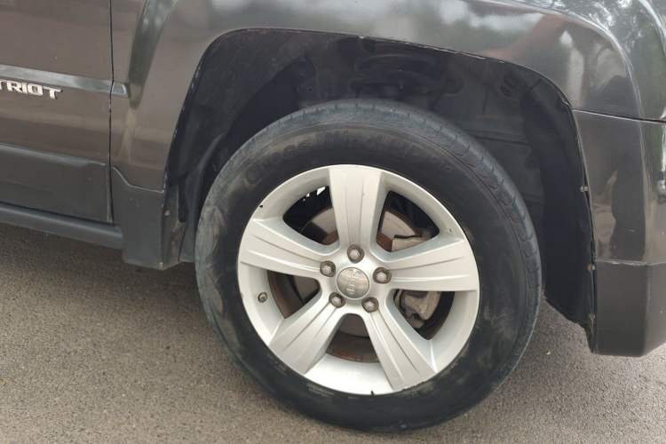 Used Jeep Patriot 2014 2.4L Sport Edition Right Front Wheel Hub