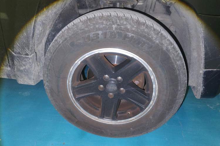 Used Jeep Patriot 2014 2.4L Luxury Navigation Edition Right Front Wheel Hub