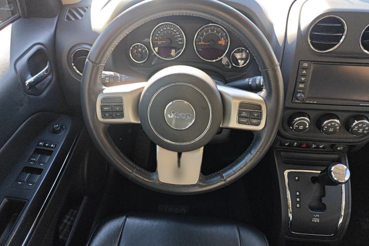 Used Jeep Patriot 2014 2.4L Luxury Navigation Edition Steering Wheel