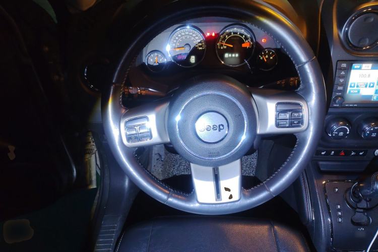 Used Jeep Patriot 2014 2.4L Luxury Navigation Edition Steering Wheel