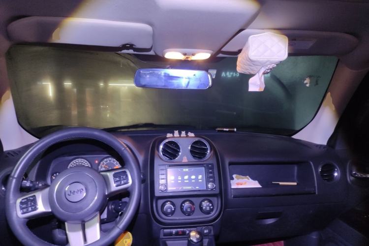 Used Jeep Patriot 2014 2.0L Sport Enhanced Edition Center Console
