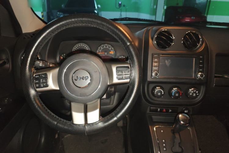 Used Jeep Patriot 2014 2.0L Sport Enhanced Edition Center Console